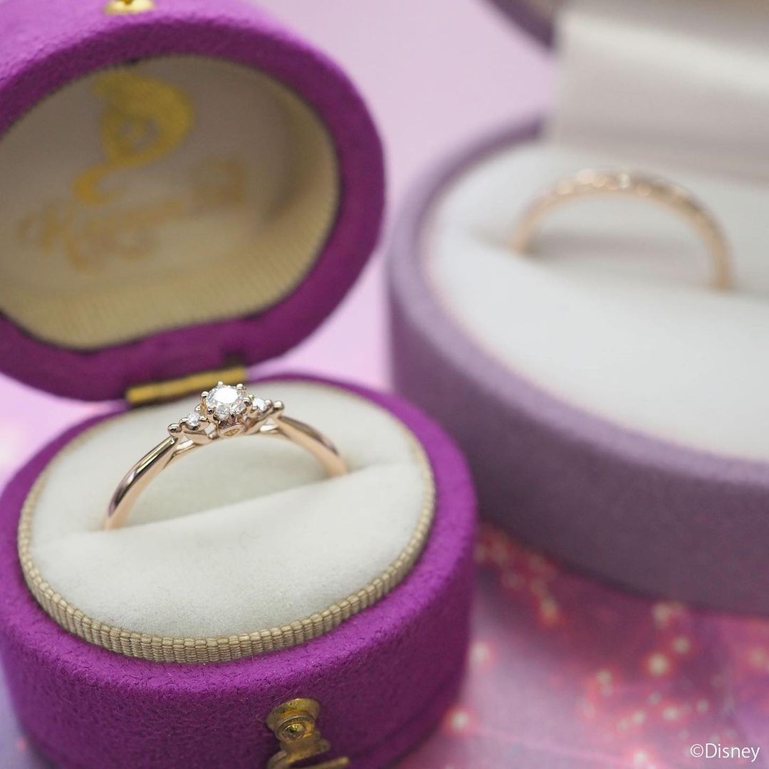 ディズニーラプンツェルの婚約指輪 ワンウィッシュ ジュエリーケース入り写真